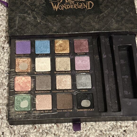 2010 DiscontinuedUrban Decay Disney Alice in Wonderland Eyeshadow Palette *READ* - Picture 3 of 5